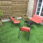 Appartement Avec Cour Privee